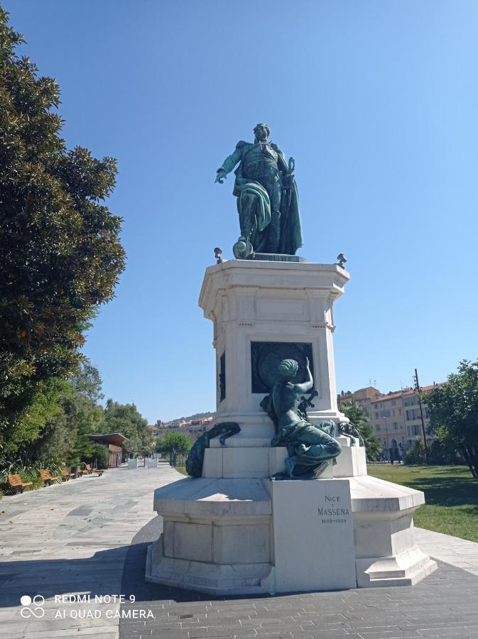 Studette En Plein Coeur Du Vieux Nice Luaran gambar