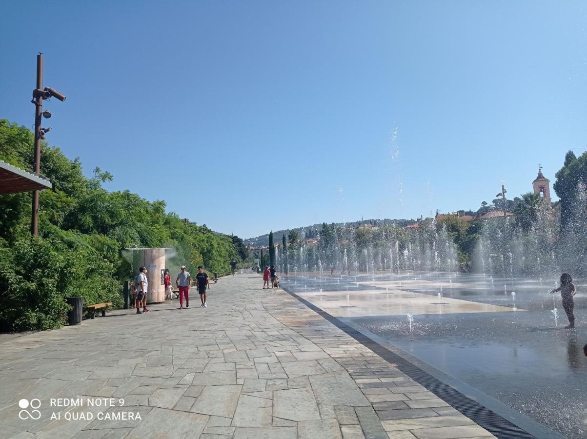Studette En Plein Coeur Du Vieux Nice Luaran gambar