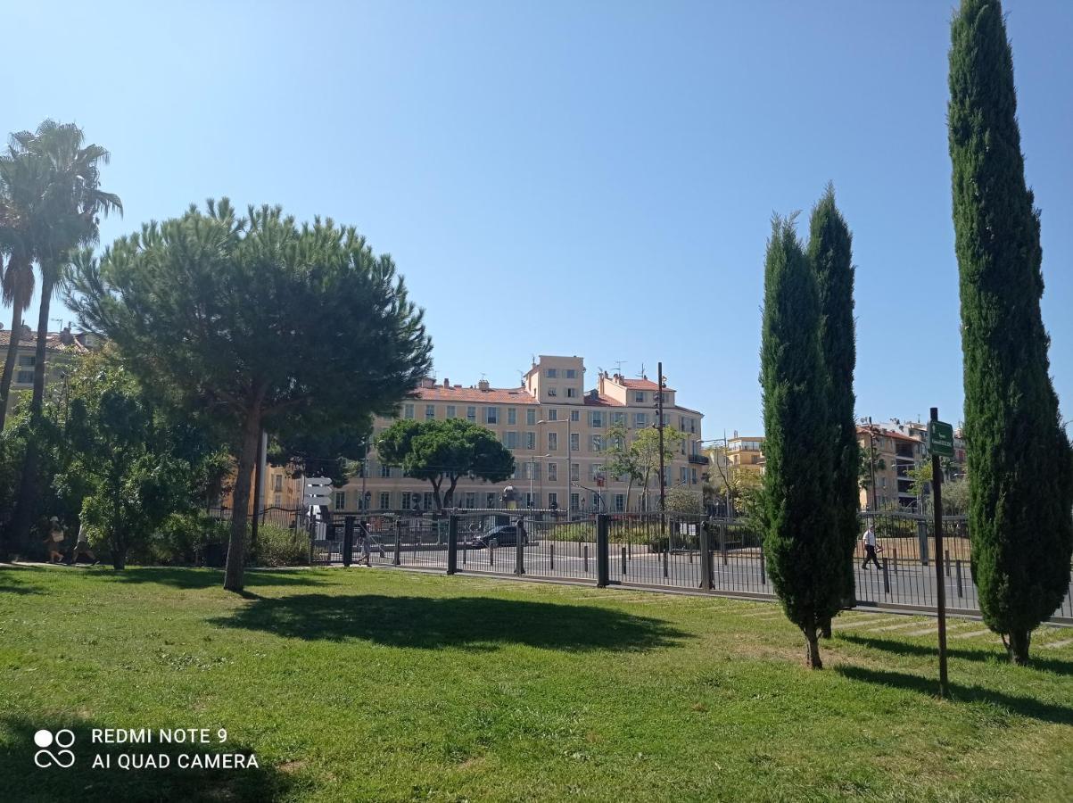Studette En Plein Coeur Du Vieux Nice Luaran gambar